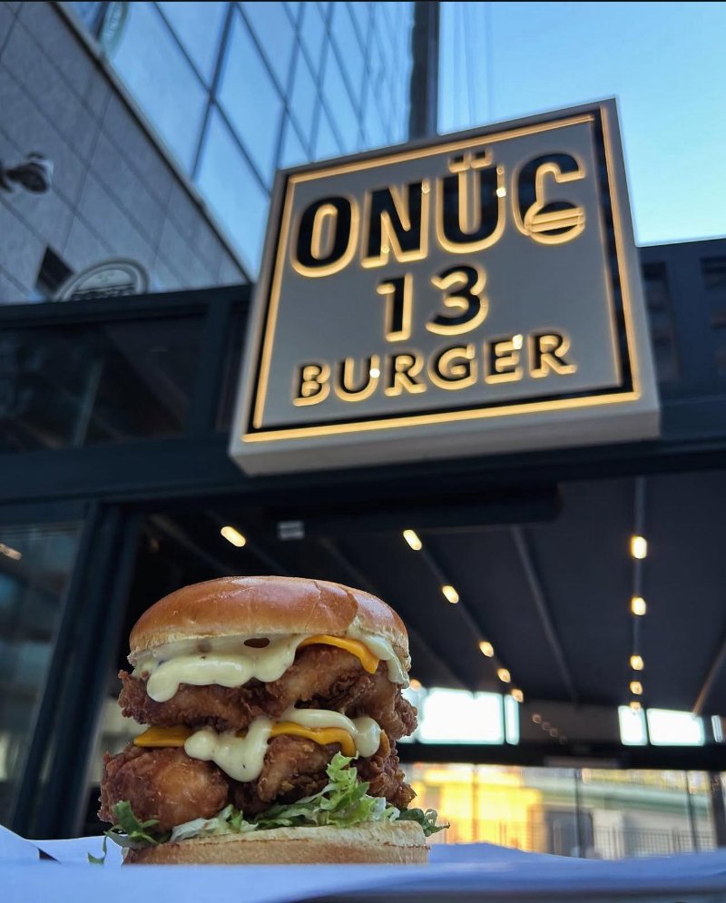 On üç burger